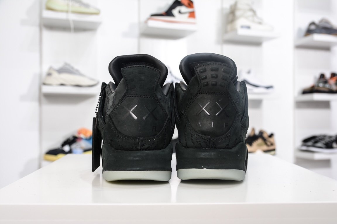 450 出货 市场最强四代Air Jordan 4 X Kaws 黑麂皮  930155-001