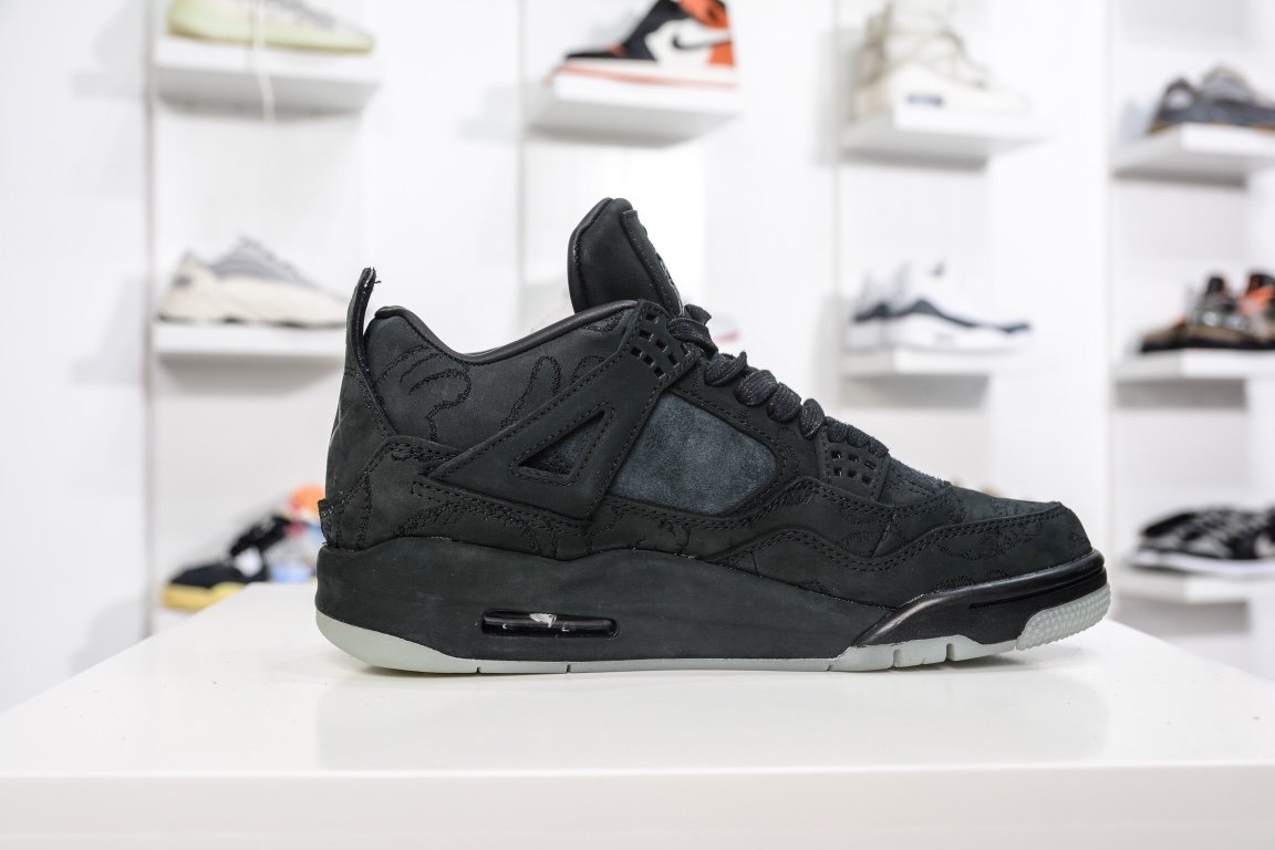 450 出货 市场最强四代Air Jordan 4 X Kaws 黑麂皮  930155-001