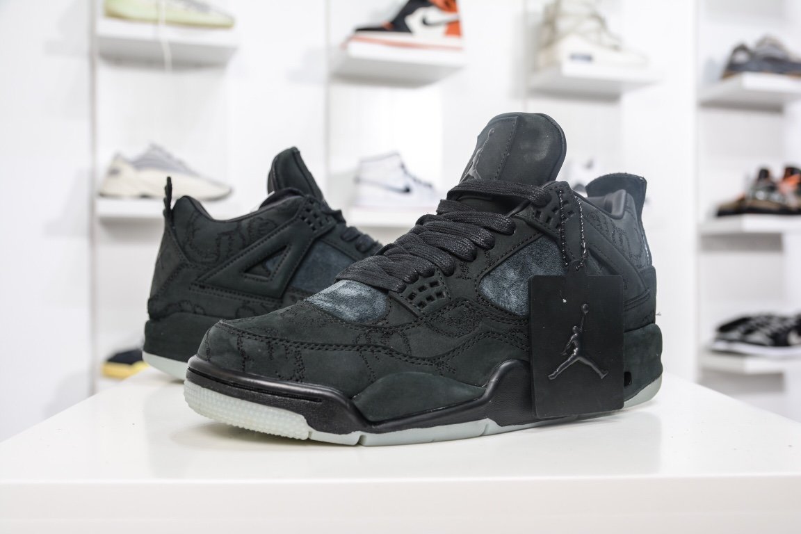 450 出货 市场最强四代Air Jordan 4 X Kaws 黑麂皮  930155-001