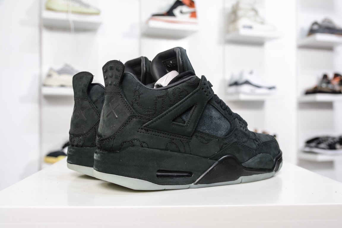 450 出货 市场最强四代Air Jordan 4 X Kaws 黑麂皮  930155-001