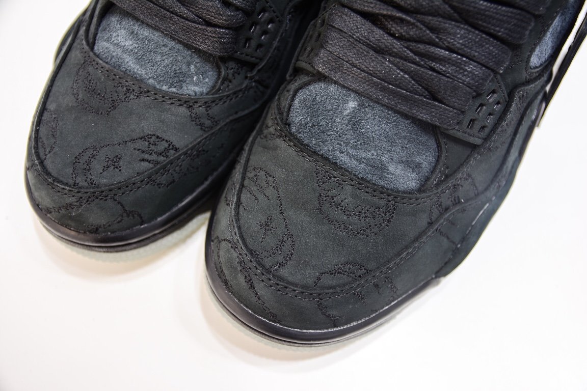 450 出货 市场最强四代Air Jordan 4 X Kaws 黑麂皮  930155-001