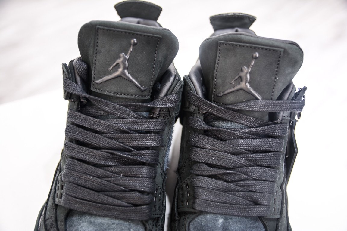 450 出货 市场最强四代Air Jordan 4 X Kaws 黑麂皮  930155-001