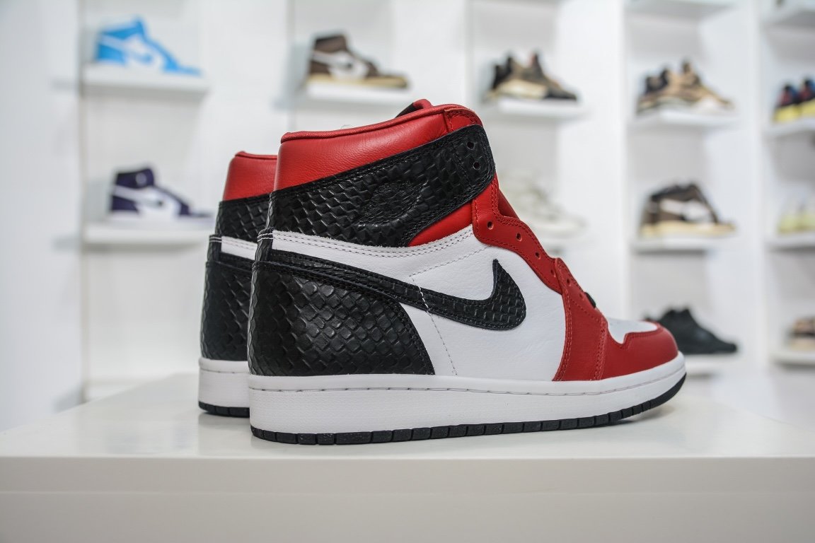 260 Air Jordan 1 og "Satin Red" 黑红蛇纹 CD0461-601