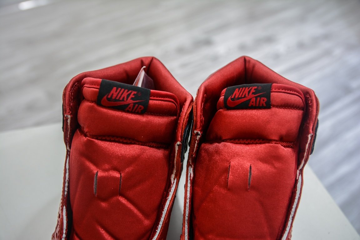 260 Air Jordan 1 og "Satin Red" 黑红蛇纹 CD0461-601