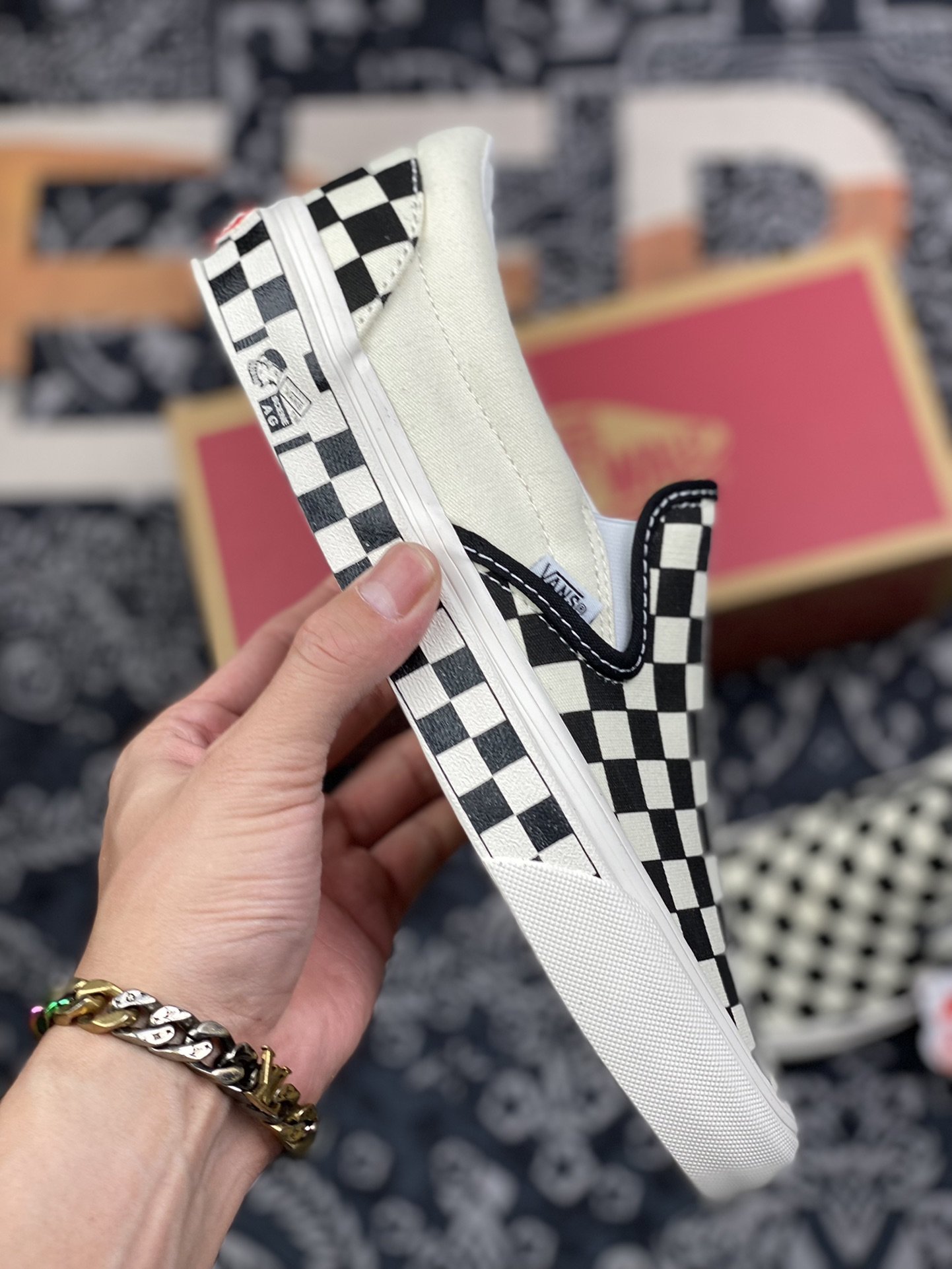 150 vans OG Vault Slip-On 鞋身棋盘拼接搭配围条棋盘图案板鞋