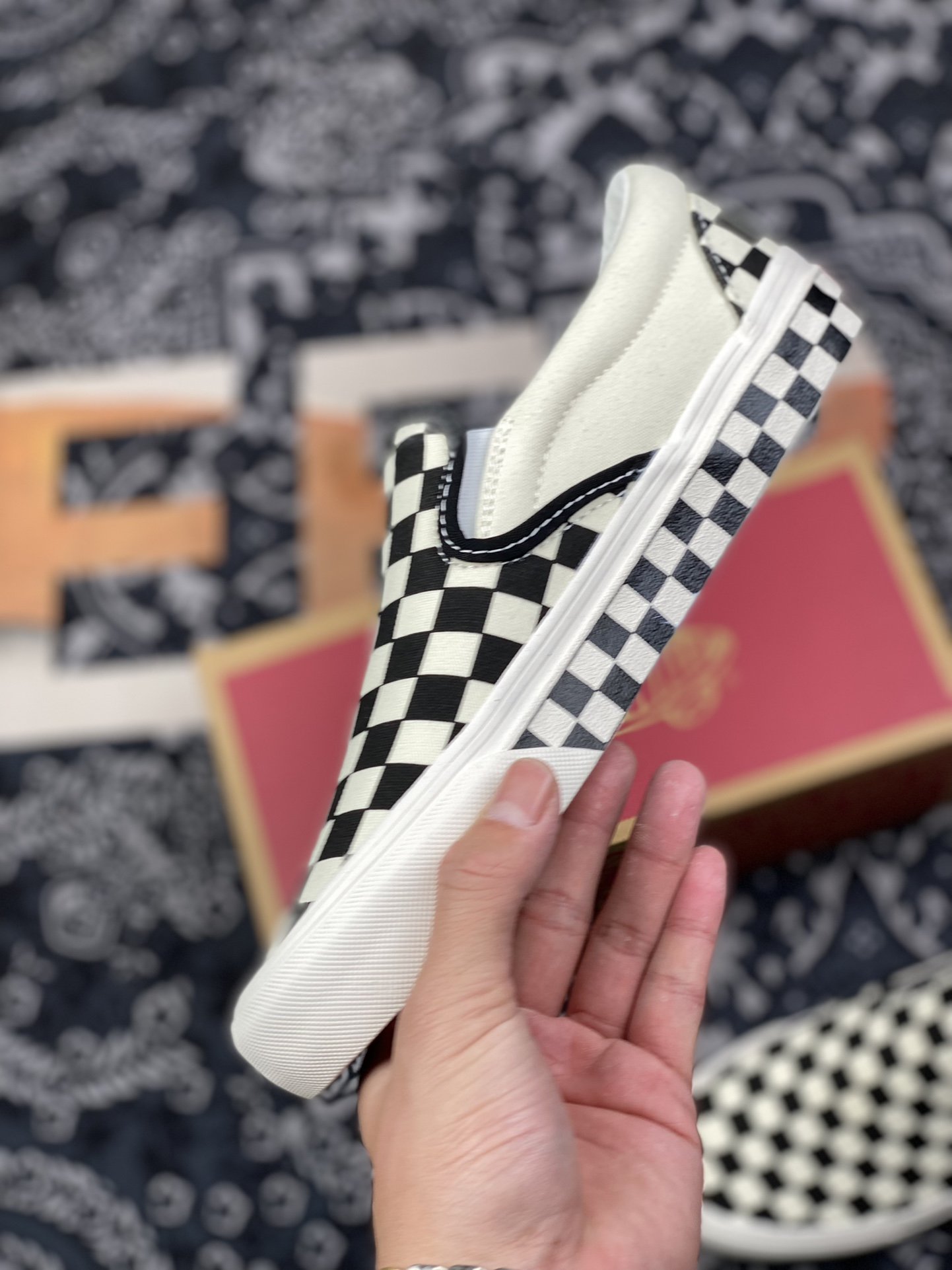 150 vans OG Vault Slip-On 鞋身棋盘拼接搭配围条棋盘图案板鞋