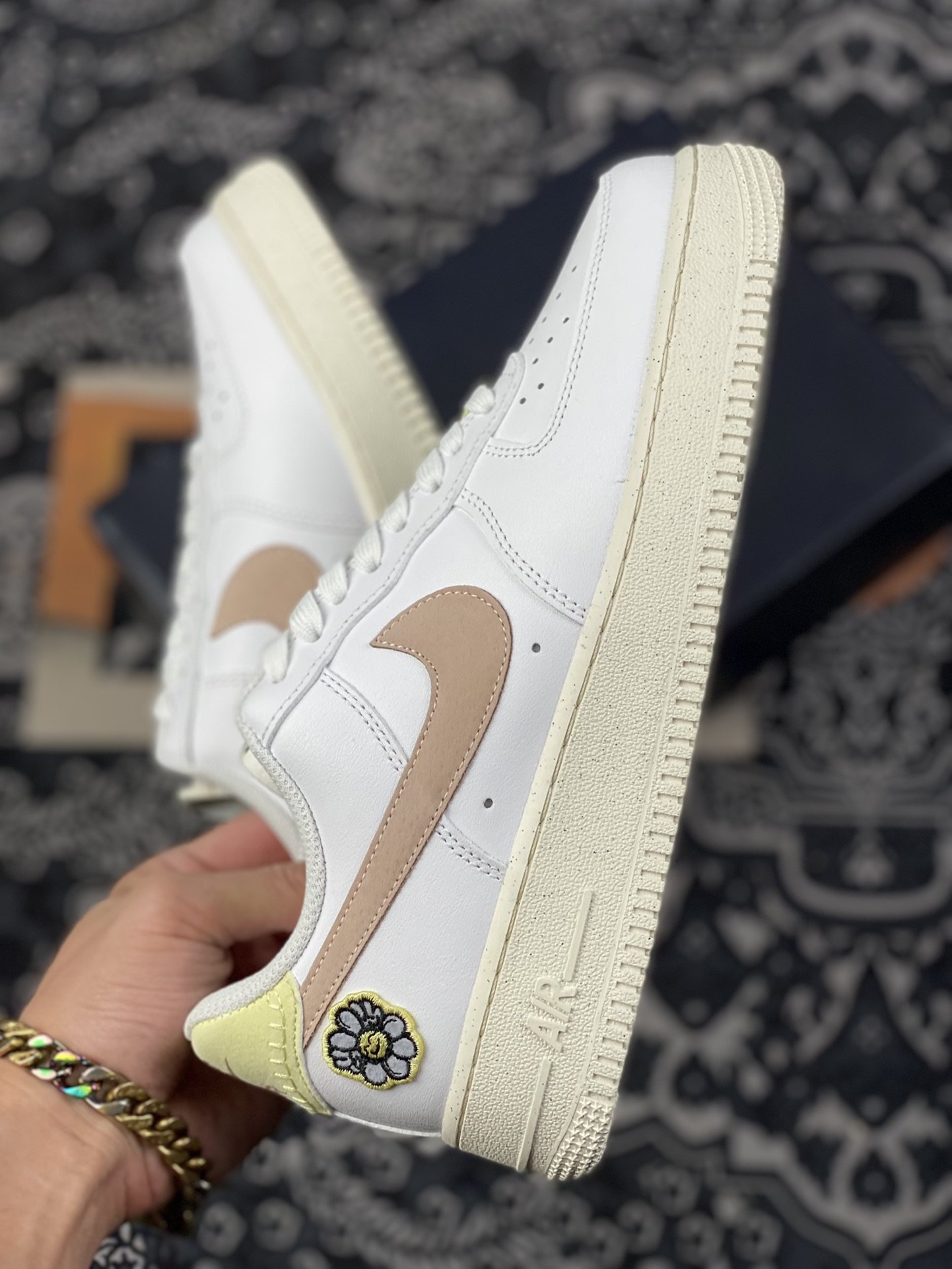 220 Air Force 1’07 Low Next 白小花蜜蜂 DJ6377-100