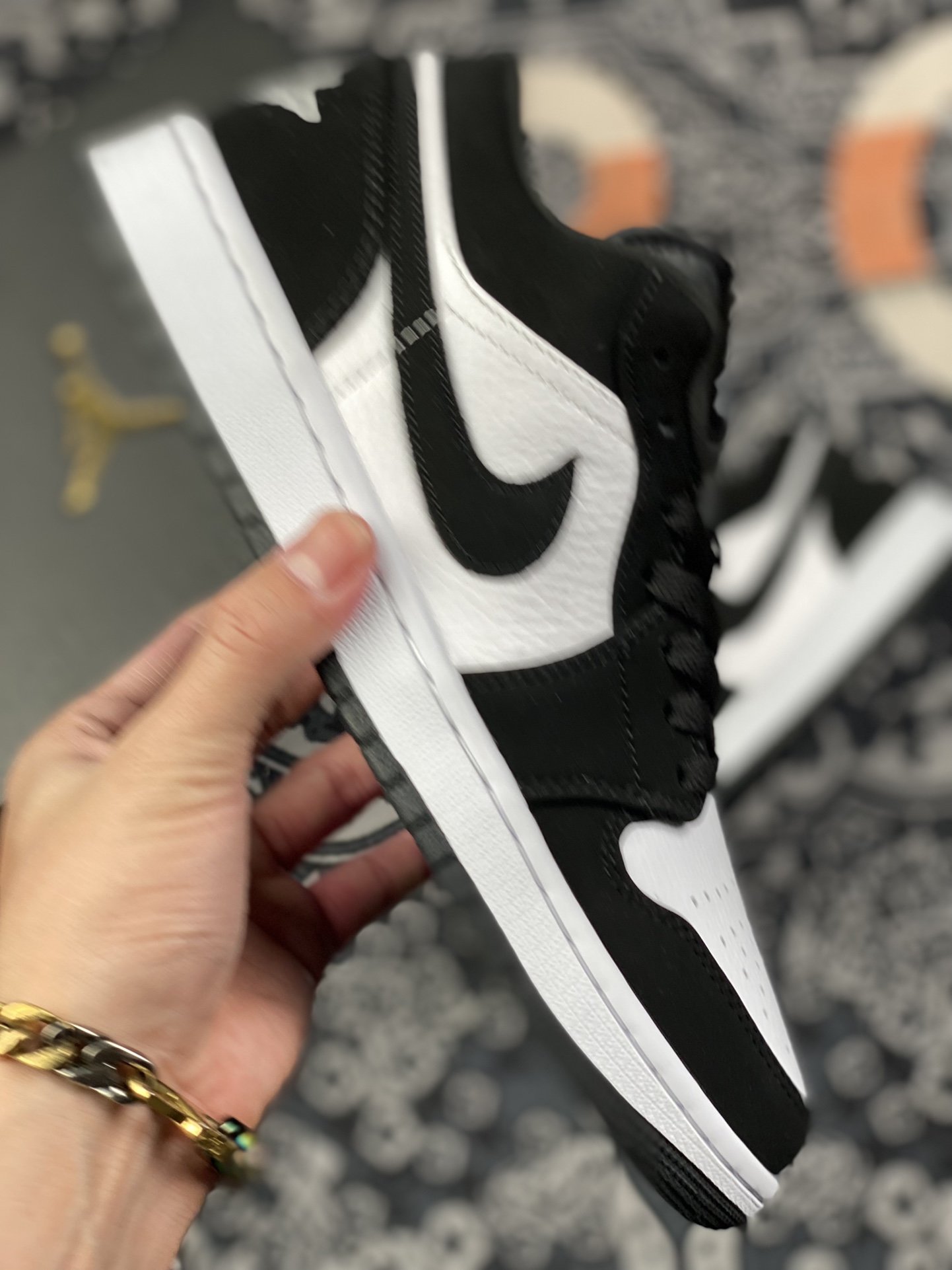 240 Air Jordan 1 Low “Black white” 黑白阴阳 Low系列出售 553558-001