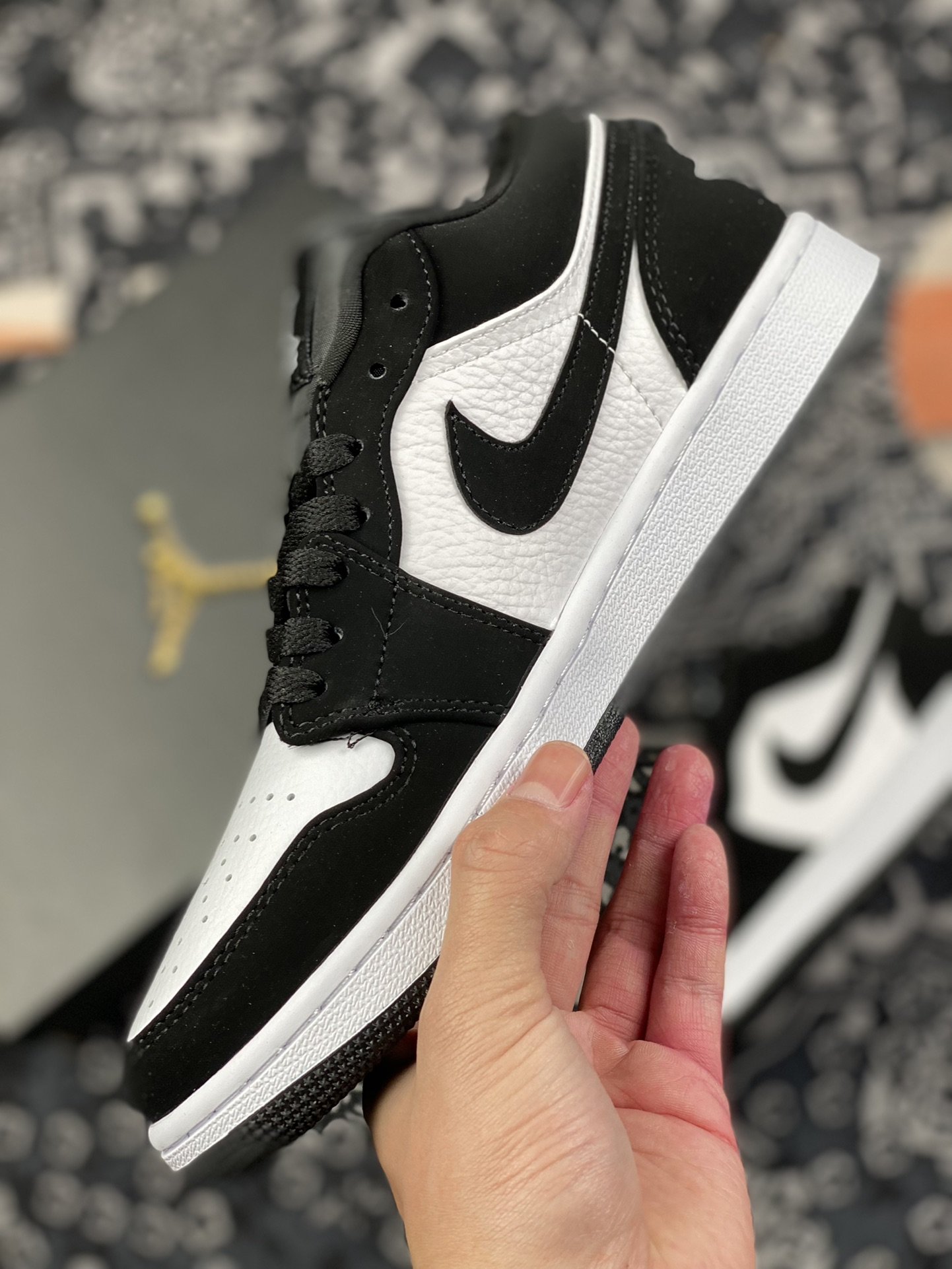 240 Air Jordan 1 Low “Black white” 黑白阴阳 Low系列出售 553558-001