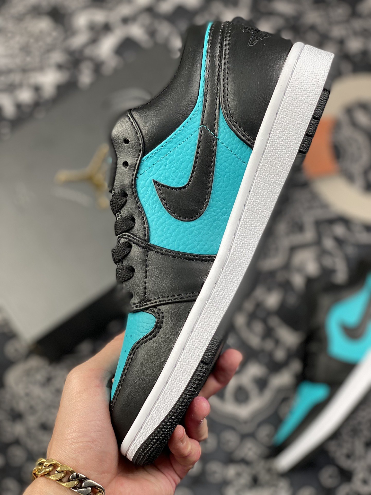 240 Air Jordan 1 Low “Blue Black” 蒂芙尼 553558-026