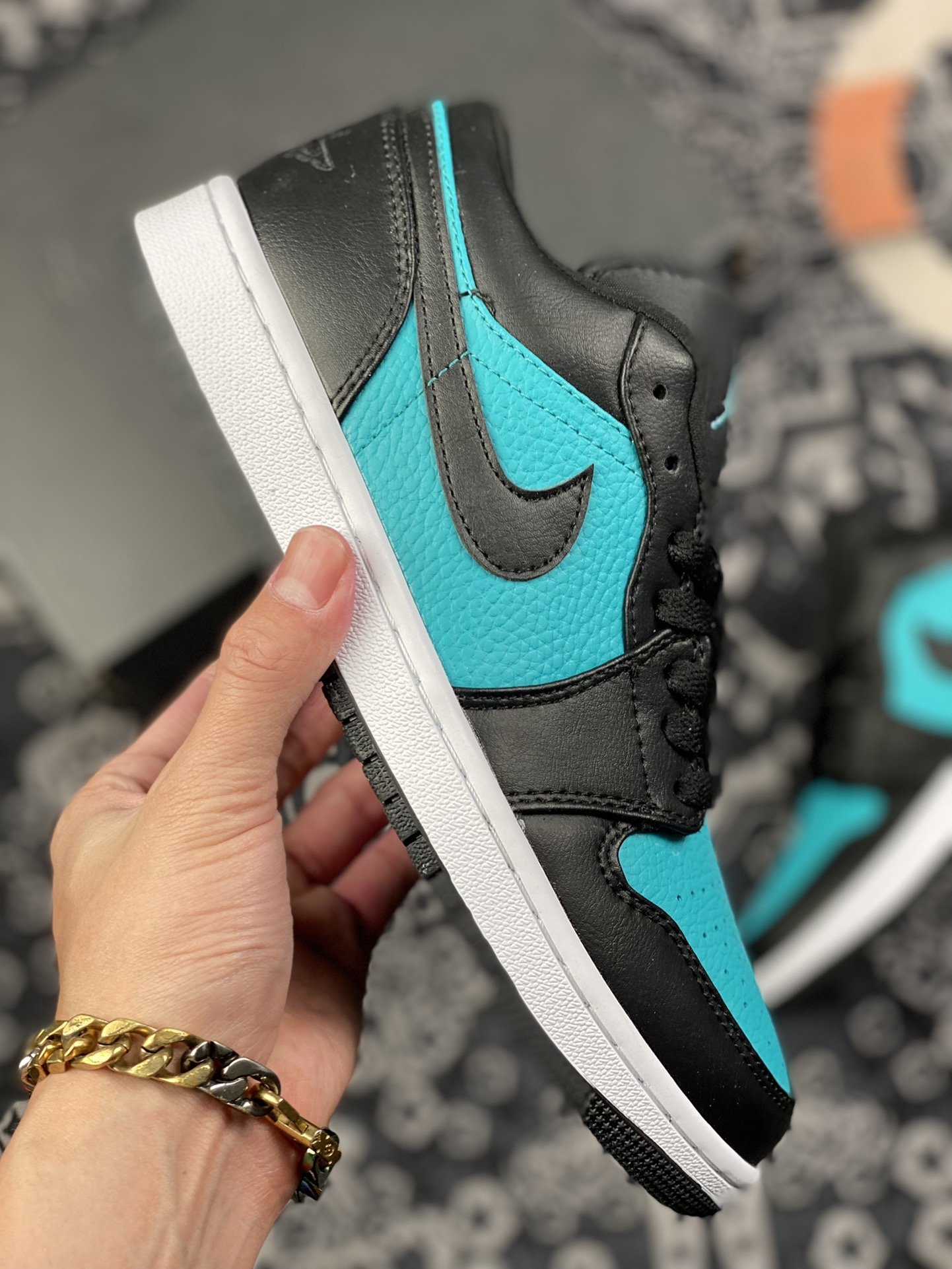 240 Air Jordan 1 Low “Blue Black” 蒂芙尼 553558-026