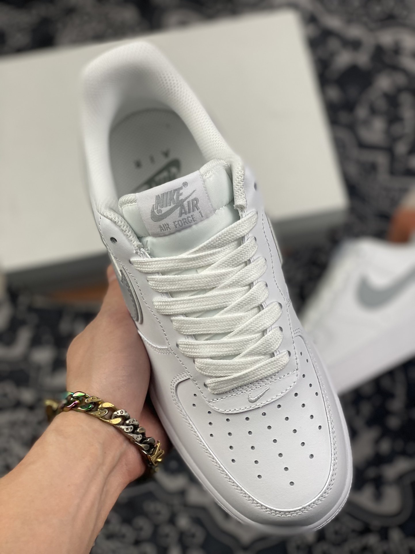 200 Nike Air Force 1 空军一号 白灰双勾 AO2423-101