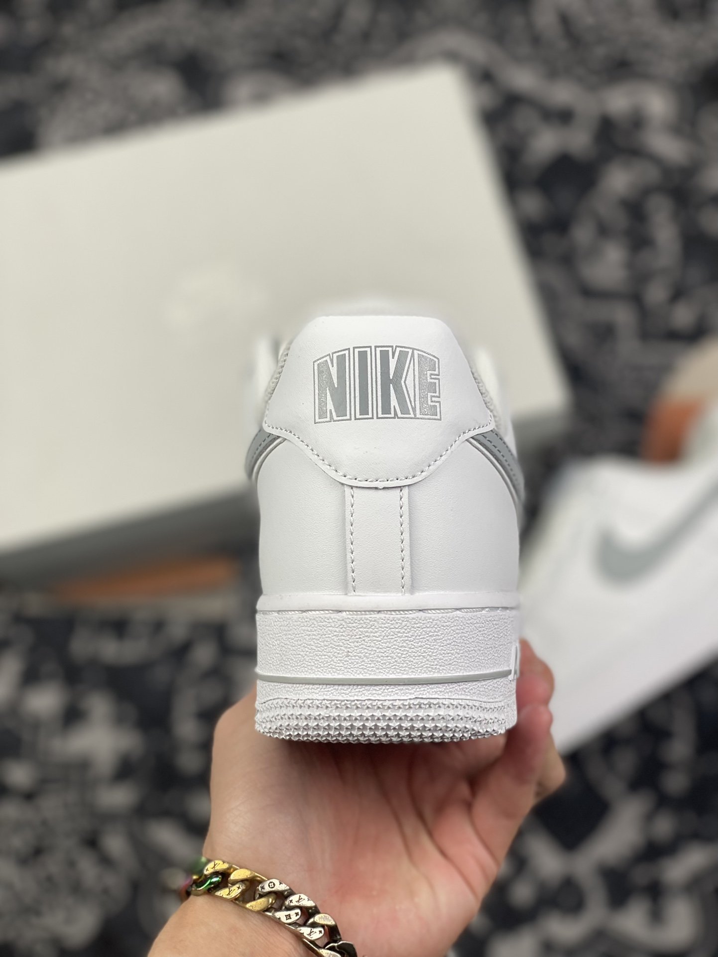 200 Nike Air Force 1 空军一号 白灰双勾 AO2423-101