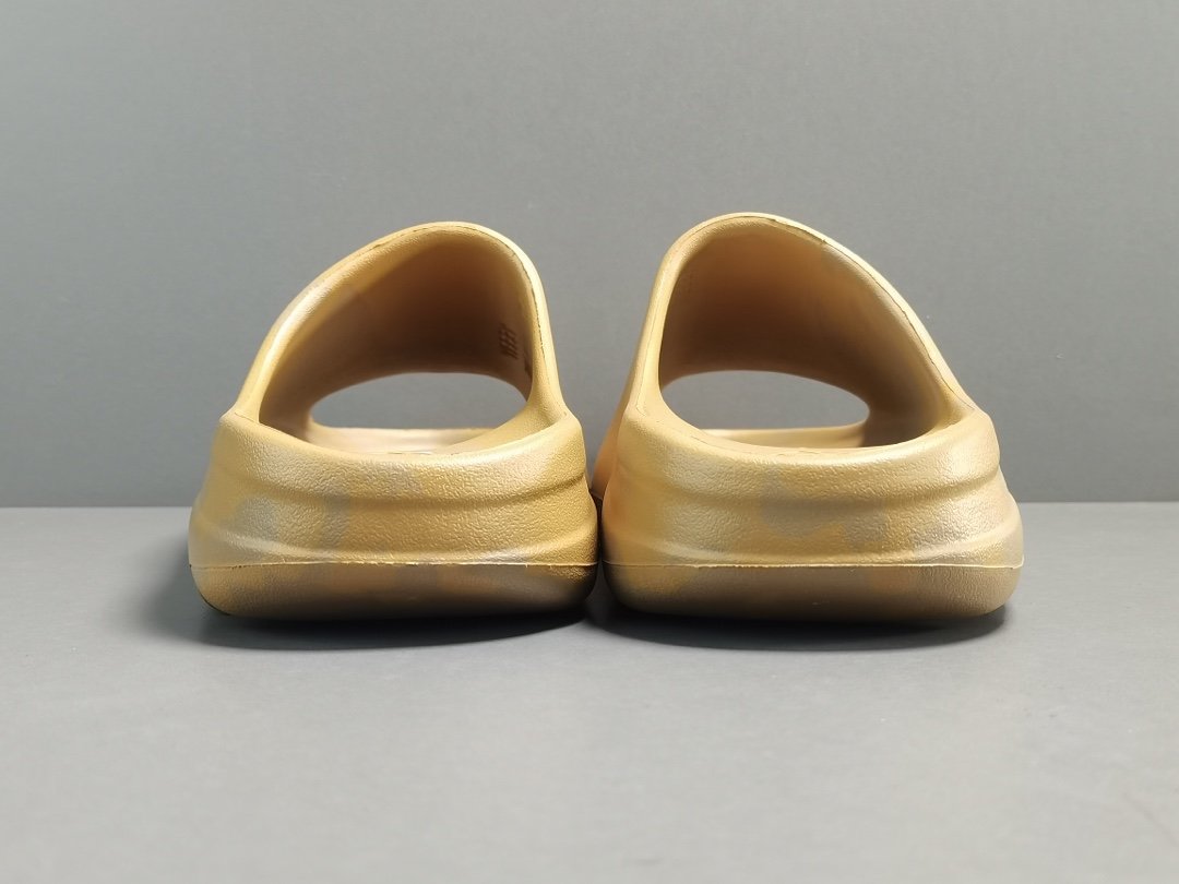 军褐色 AD Originals Yeezy Slide GW1931