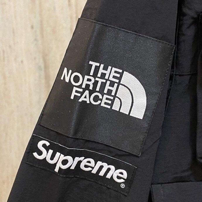 黑色 Supreme SS20 Week 13 × The North Face Cargo Jacket 北面联名冲锋衣