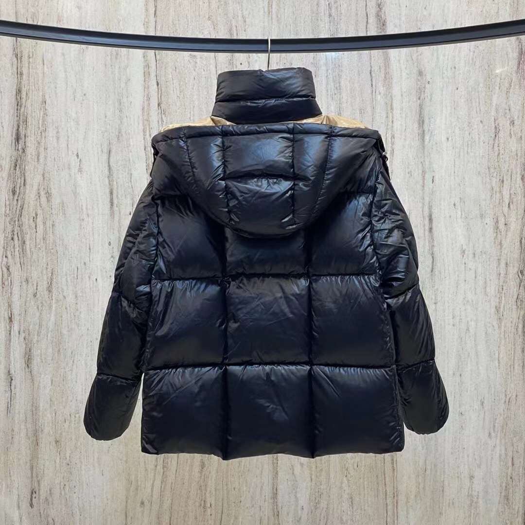 黑色 Moncler 纯色宽松绗缝连帽羽绒服女款