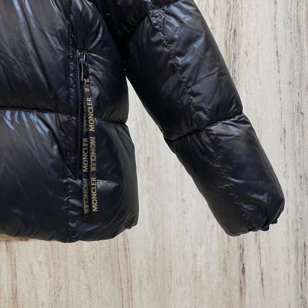 黑色 Moncler 纯色宽松绗缝连帽羽绒服女款