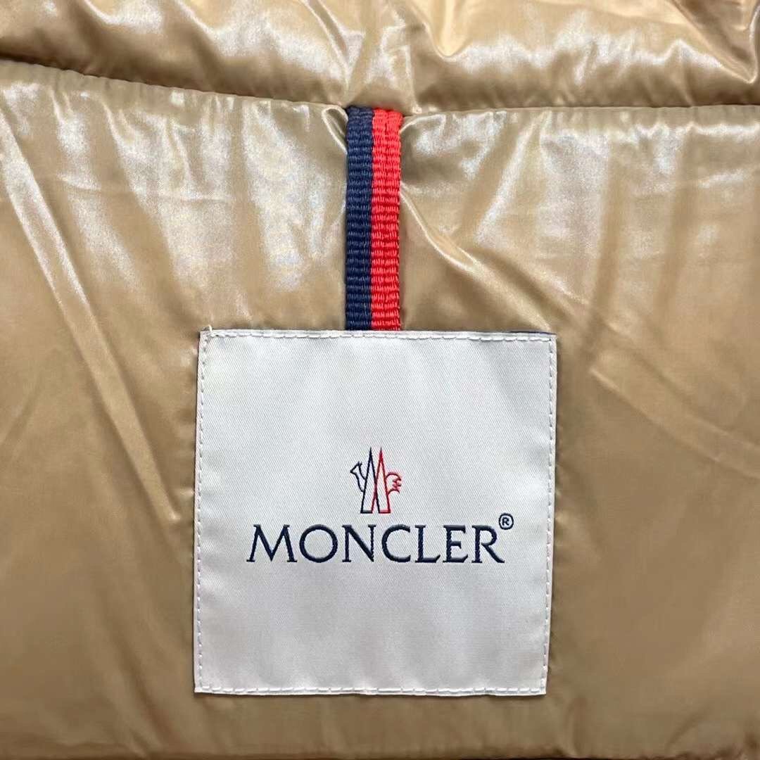 黑色 Moncler 纯色宽松绗缝连帽羽绒服女款