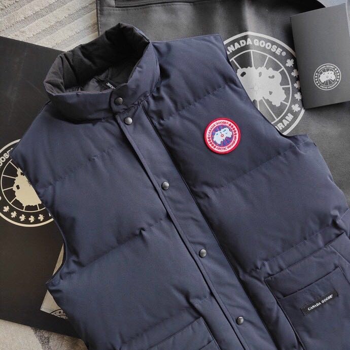 藏蓝色 Canada Goose Log徽标男款羽绒马甲