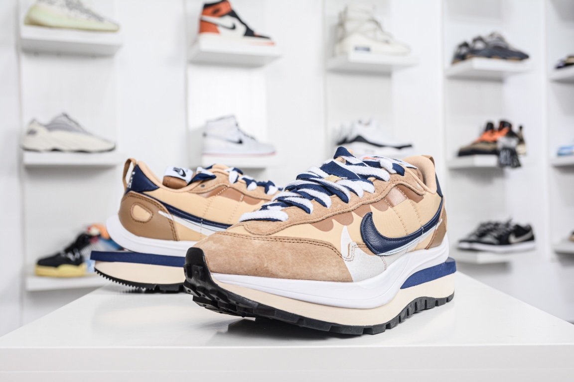 330  Sacai x Nike Vaporwaffle “Sesame and Blue Void” 芝麻 DD1875-200