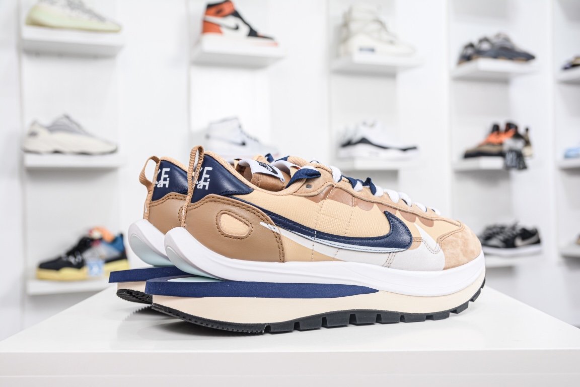 330  Sacai x Nike Vaporwaffle “Sesame and Blue Void” 芝麻 DD1875-200