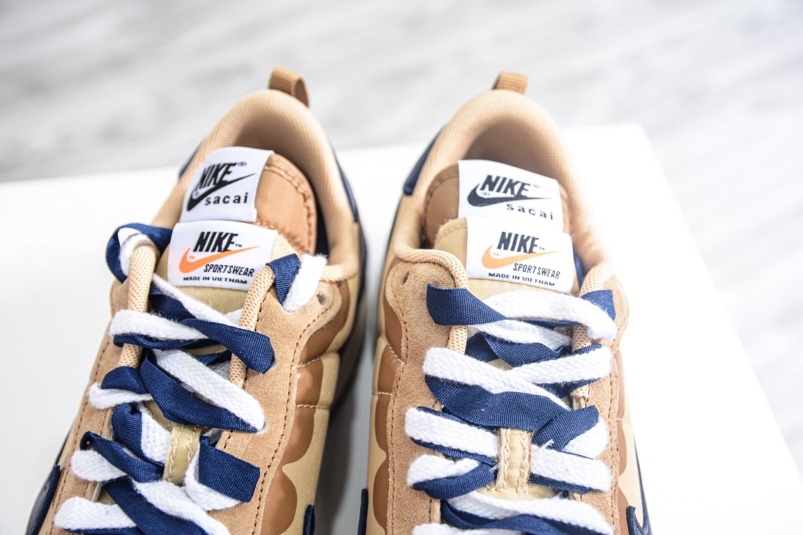 330  Sacai x Nike Vaporwaffle “Sesame and Blue Void” 芝麻 DD1875-200