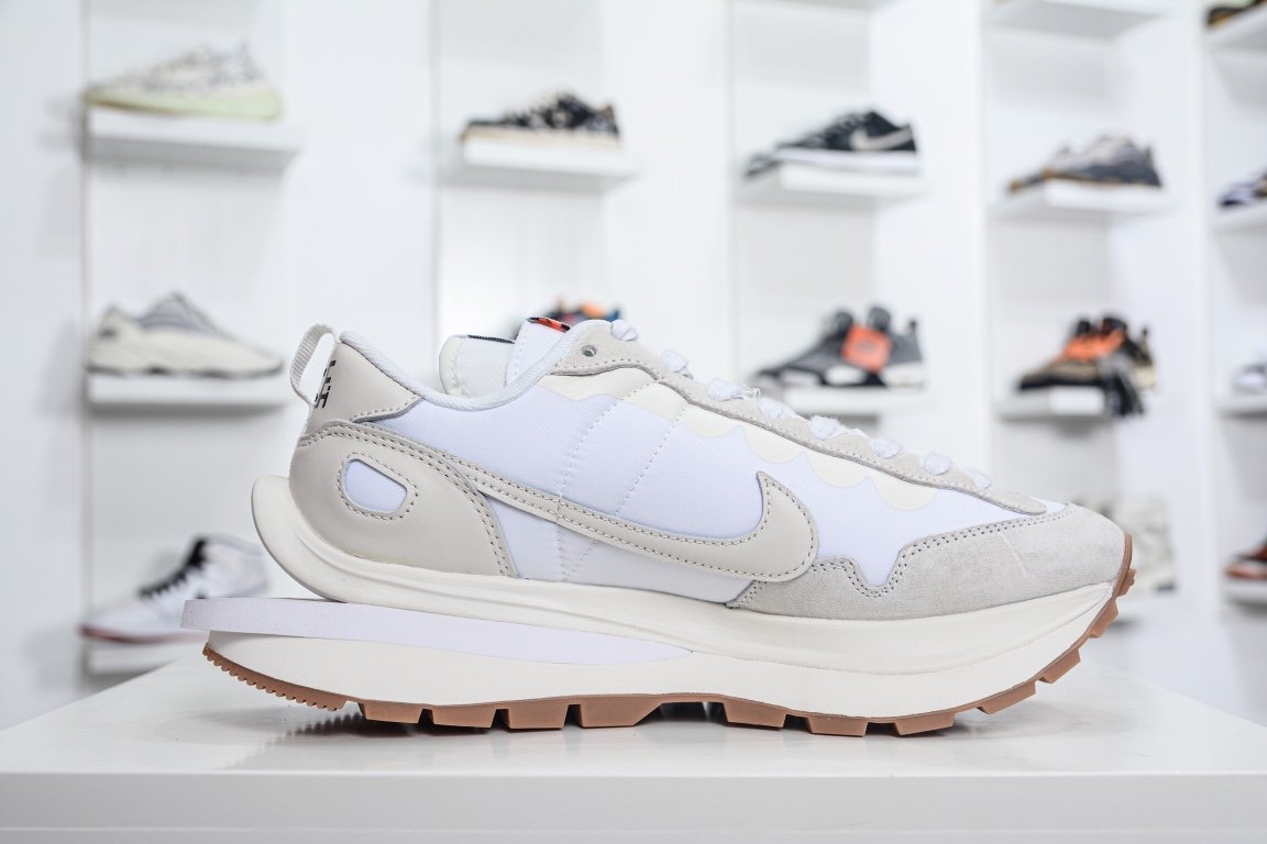 330  Sacai x Nike Vaporwaffle “Sail” 白帆 DD1875-100