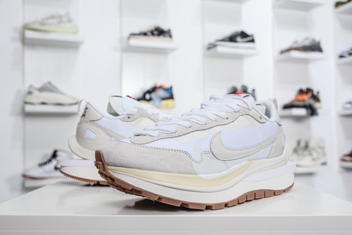 330  Sacai x Nike Vaporwaffle “Sail” 白帆 DD1875-100