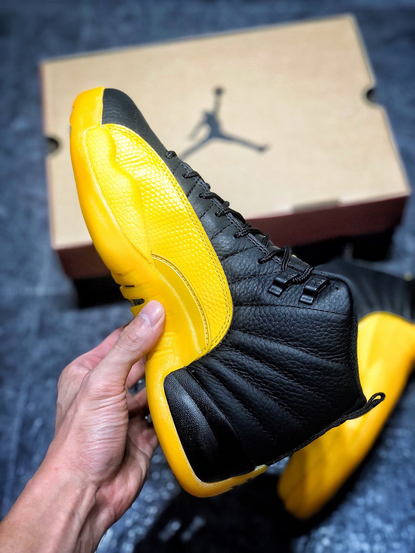 180  Air Jordan AJ12 Retro University Gold 黑金 130690-070