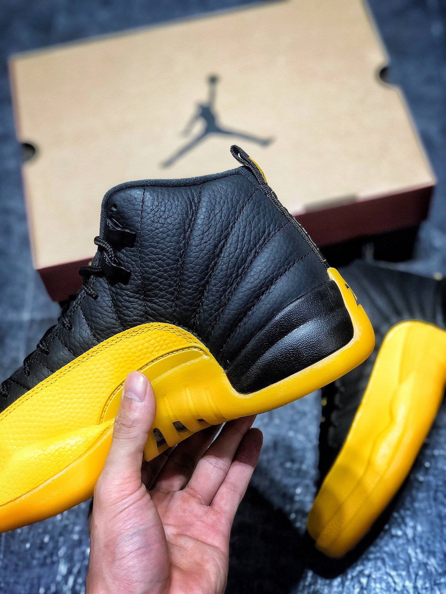 180  Air Jordan AJ12 Retro University Gold 黑金 130690-070