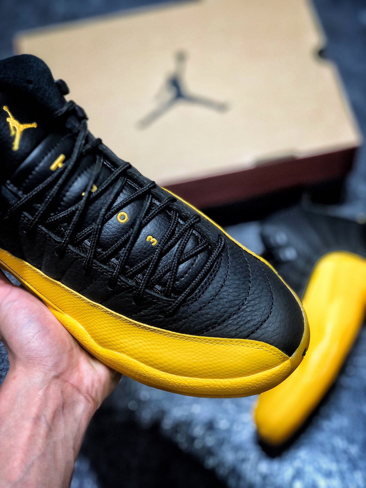 180  Air Jordan AJ12 Retro University Gold 黑金 130690-070