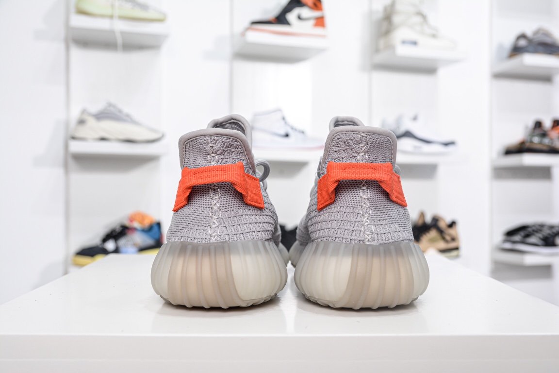 190 Adidas Yeezy Boost 350V2 “Tali Light” 尾灯 欧洲限定  FX9017