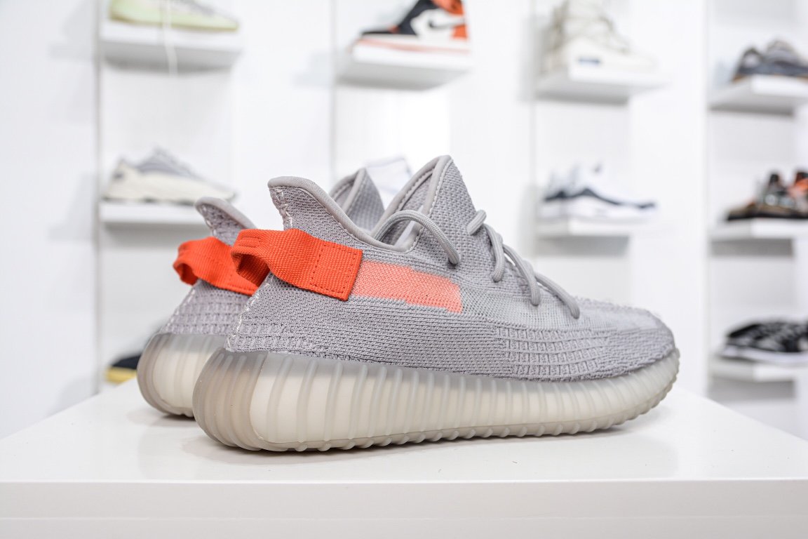 190 Adidas Yeezy Boost 350V2 “Tali Light” 尾灯 欧洲限定  FX9017