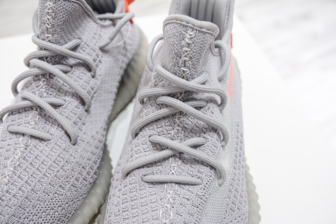 190 Adidas Yeezy Boost 350V2 “Tali Light” 尾灯 欧洲限定  FX9017