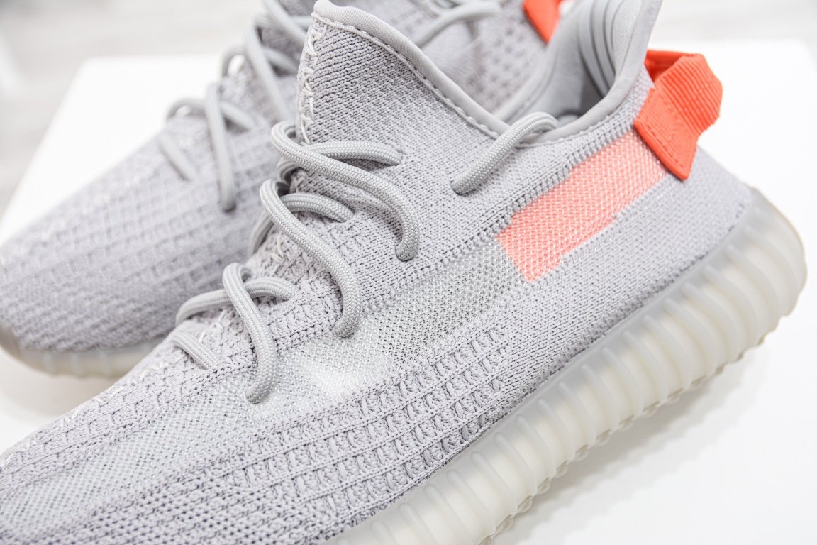 190 Adidas Yeezy Boost 350V2 “Tali Light” 尾灯 欧洲限定  FX9017