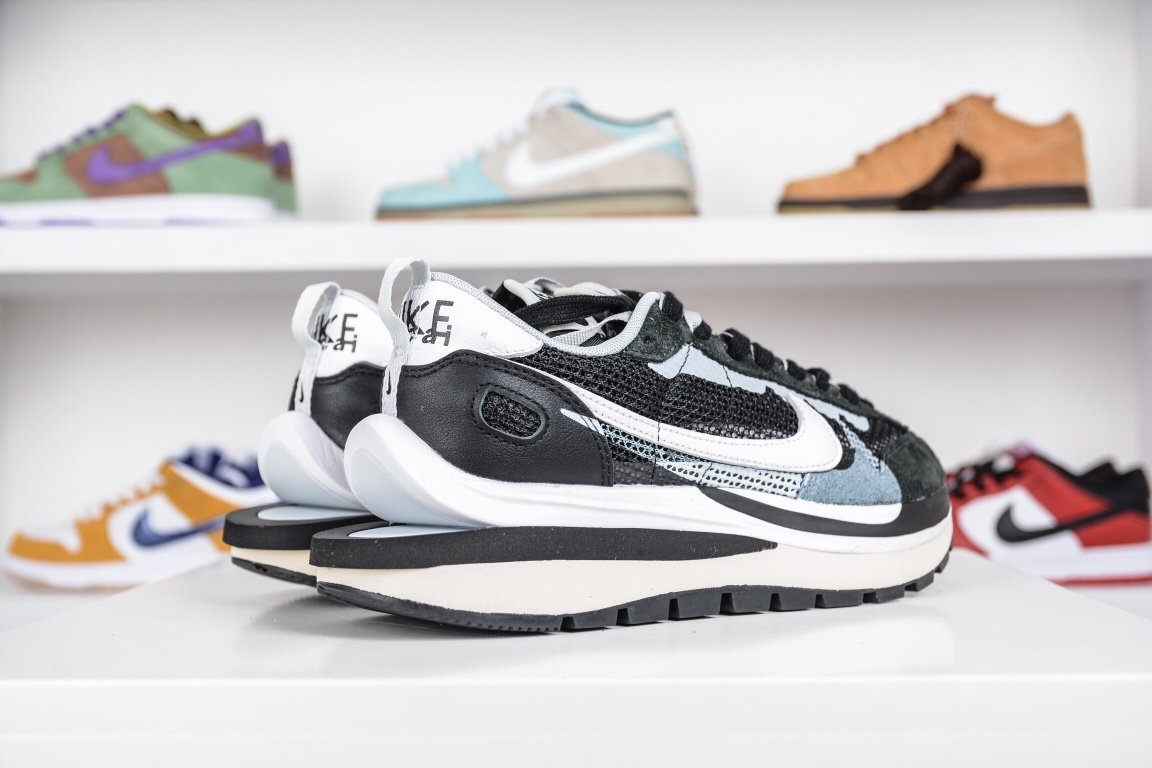 330  Sacai x Nike Vaporwaffle 3.0 黑白全码出货CV1363-001