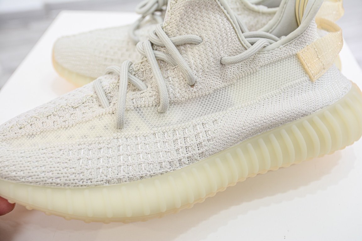 260 Adidas Yeezy Boost 350V2 北极光渐变 GY3438