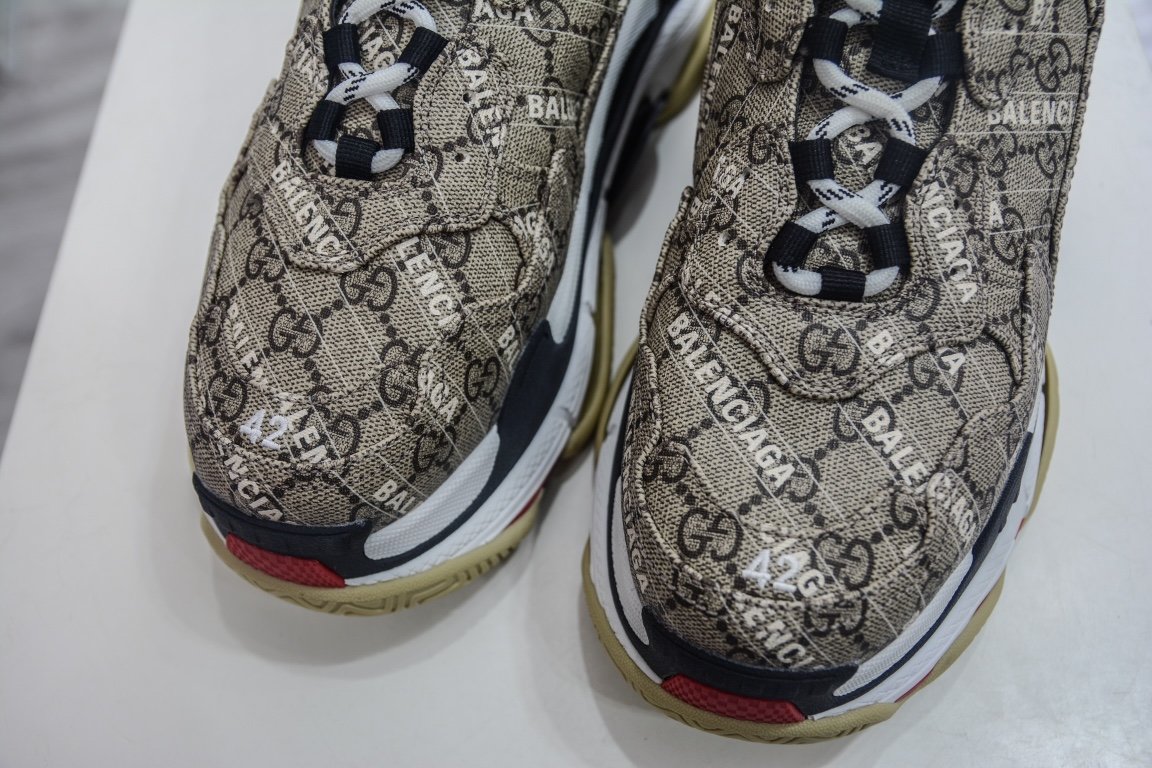 500 纯原 Gucci x Balenciaga 巴黎世家 古弛联名 Triple S 时尚透气老爹鞋 Triple SGucciXBalenciaga 融合多种元素呈现新意理念+