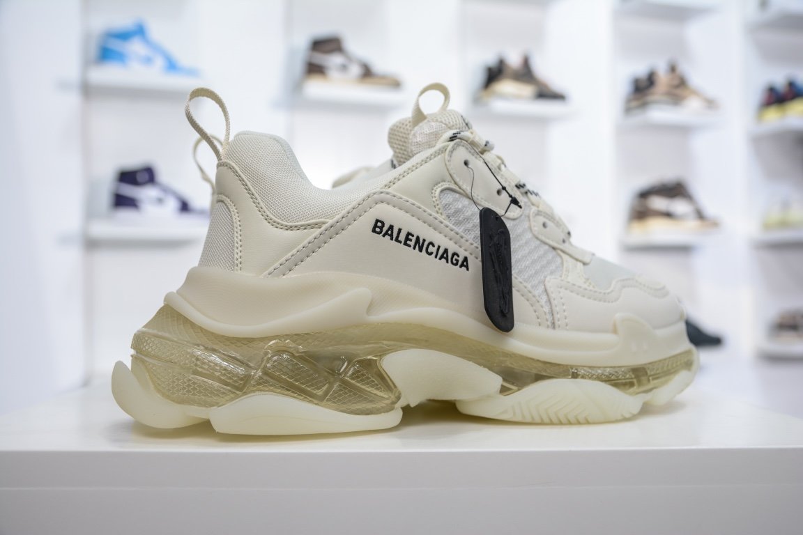 520 Balenciaga Triple S 米白气垫 巴黎世家