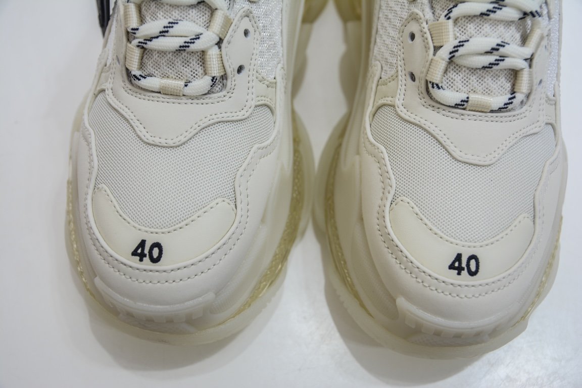 520 Balenciaga Triple S 米白气垫 巴黎世家