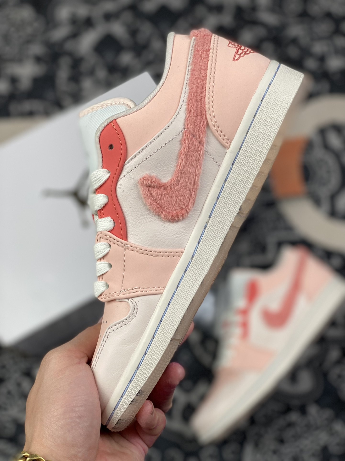 240 Air Jordan 1 Low SE“Mighty Swooshers” 绒粉钩 Low系列出售 DM5443-666