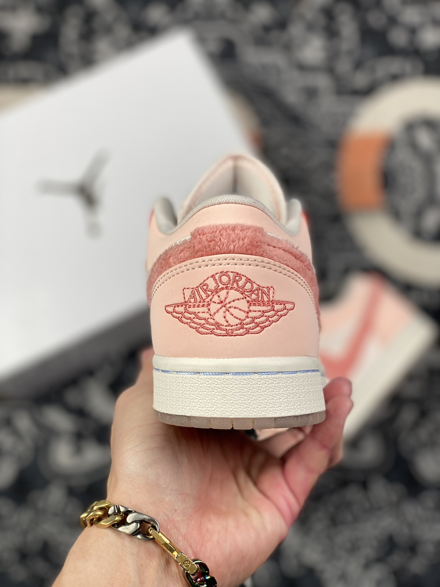 240 Air Jordan 1 Low SE“Mighty Swooshers” 绒粉钩 Low系列出售 DM5443-666