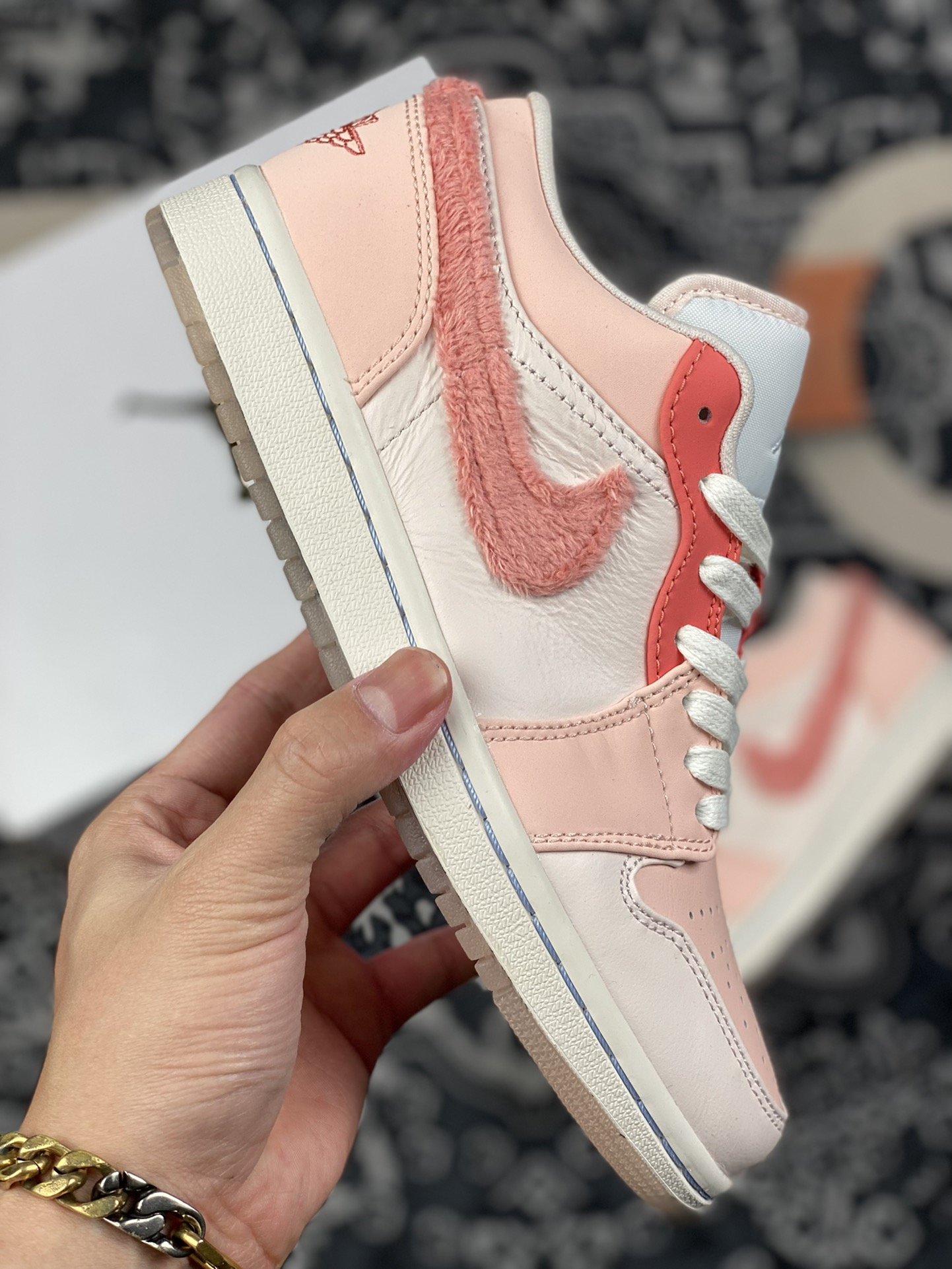 240 Air Jordan 1 Low SE“Mighty Swooshers” 绒粉钩 Low系列出售 DM5443-666