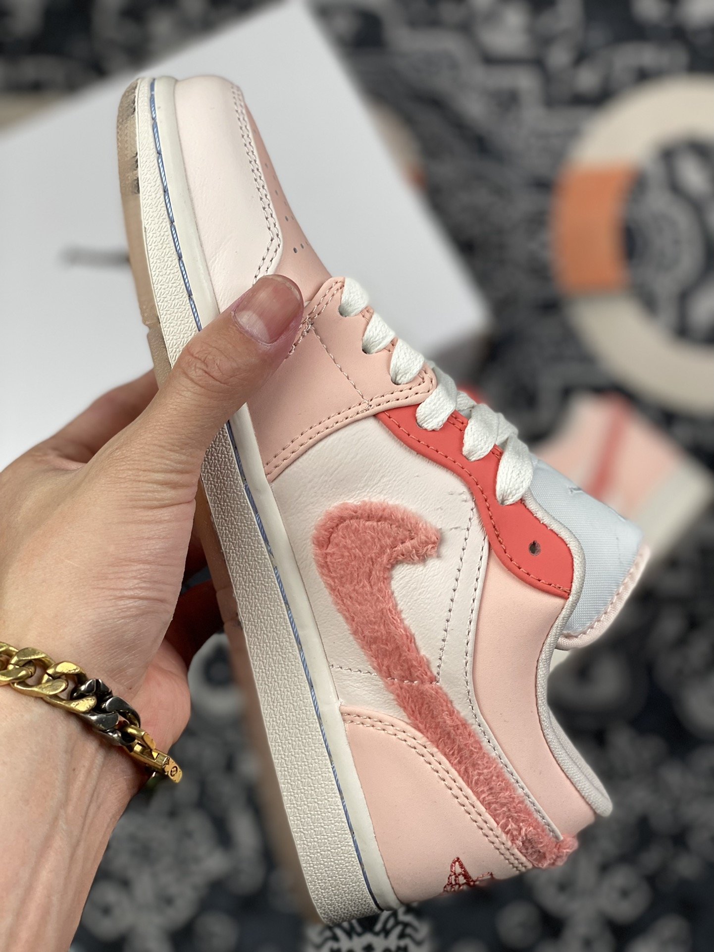 240 Air Jordan 1 Low SE“Mighty Swooshers” 绒粉钩 Low系列出售 DM5443-666