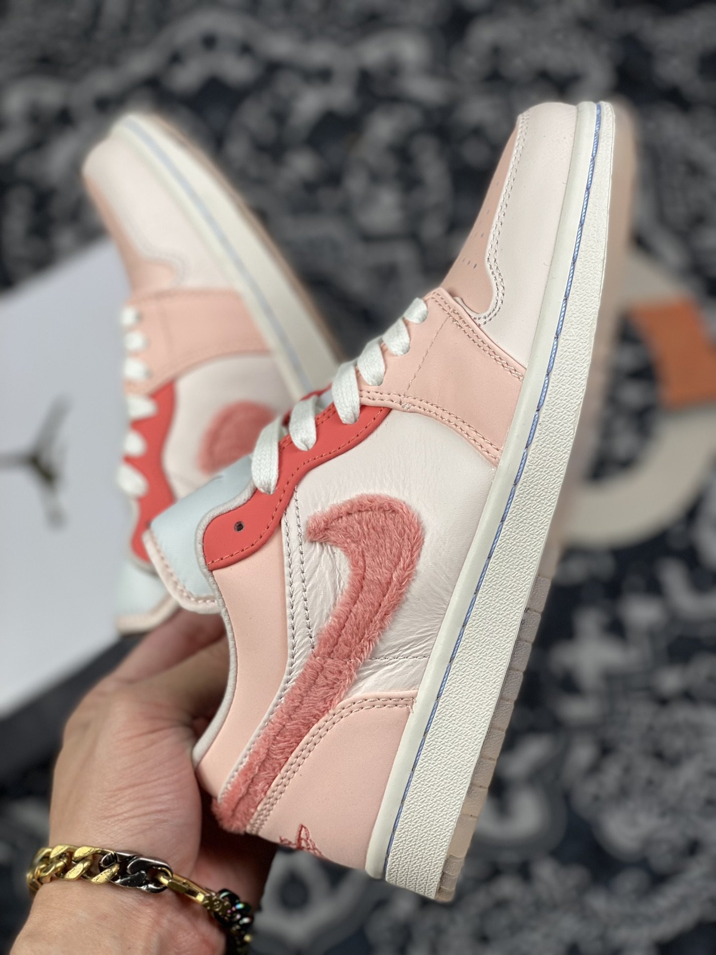 240 Air Jordan 1 Low SE“Mighty Swooshers” 绒粉钩 Low系列出售 DM5443-666