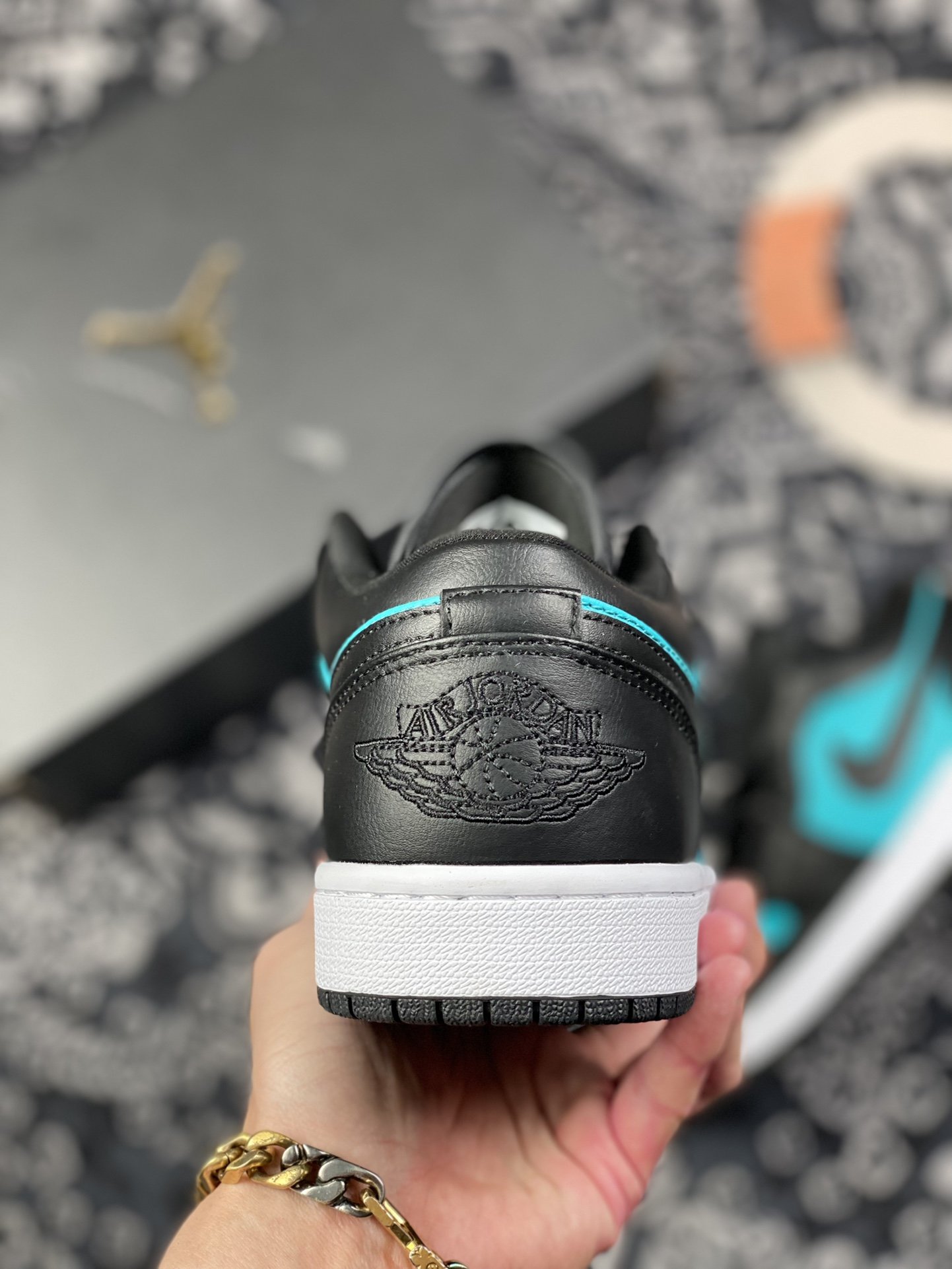 240 Air Jordan 1 Low “Blue Black” 蒂芙尼 553558-026