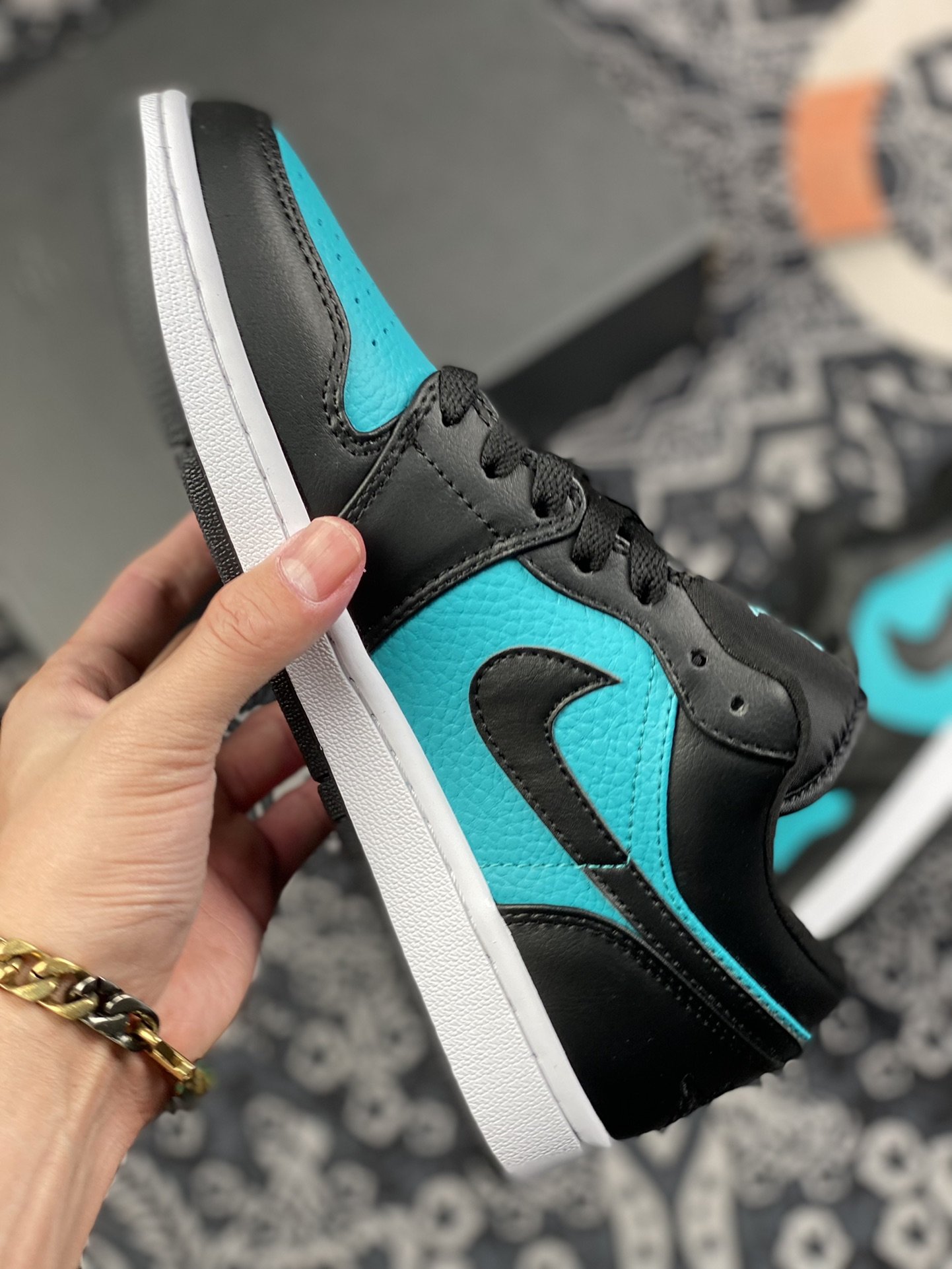 240 Air Jordan 1 Low “Blue Black” 蒂芙尼 553558-026