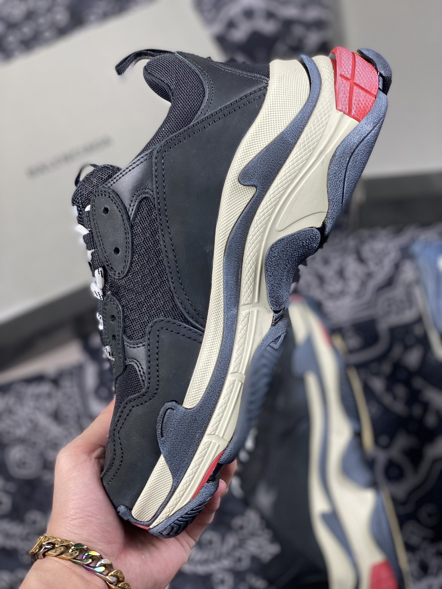 480 巴黎 Balenciag 复古老爹鞋 双拼色 灰黑红 脏鞋做旧