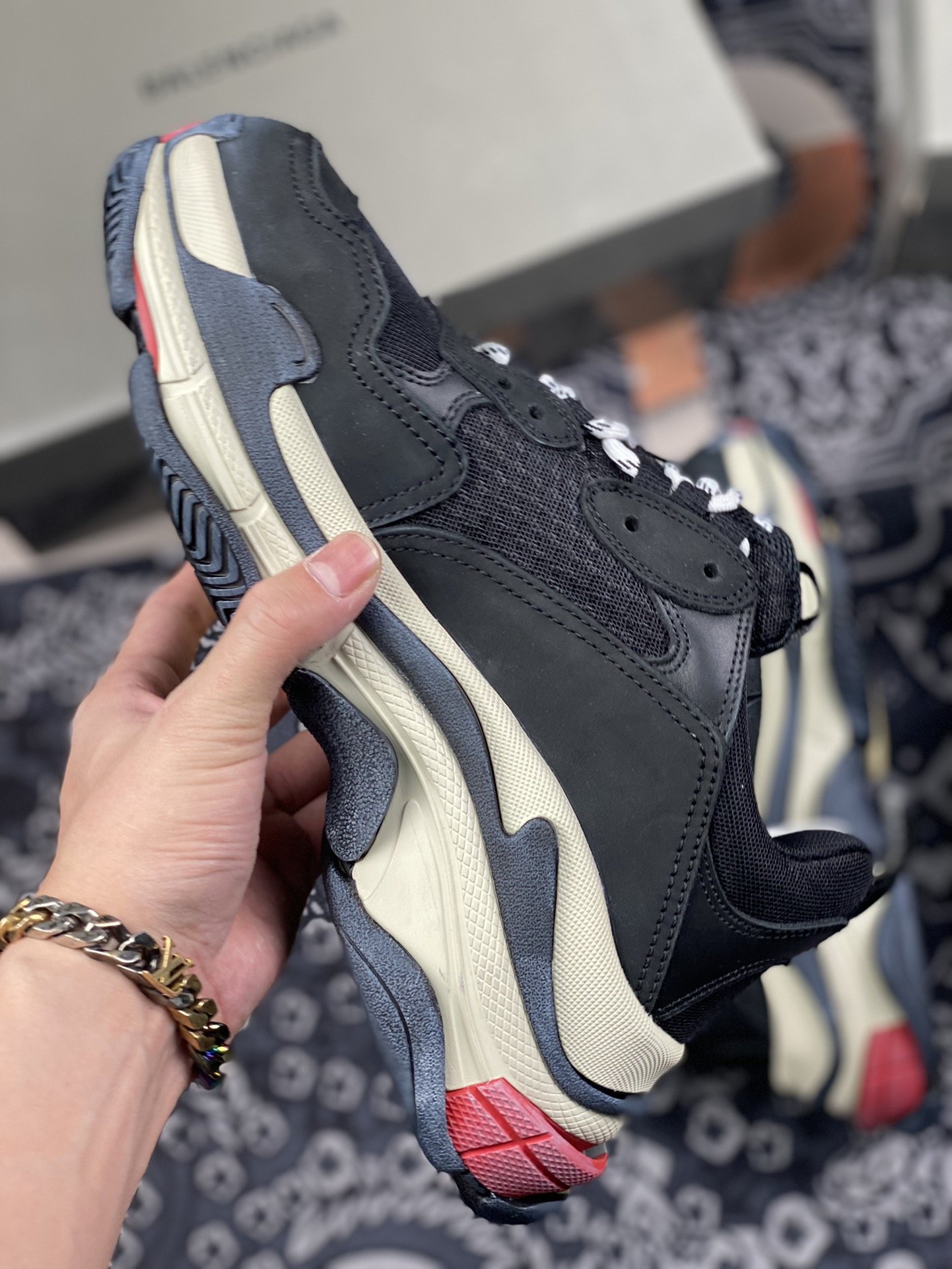 480 巴黎 Balenciag 复古老爹鞋 双拼色 灰黑红 脏鞋做旧