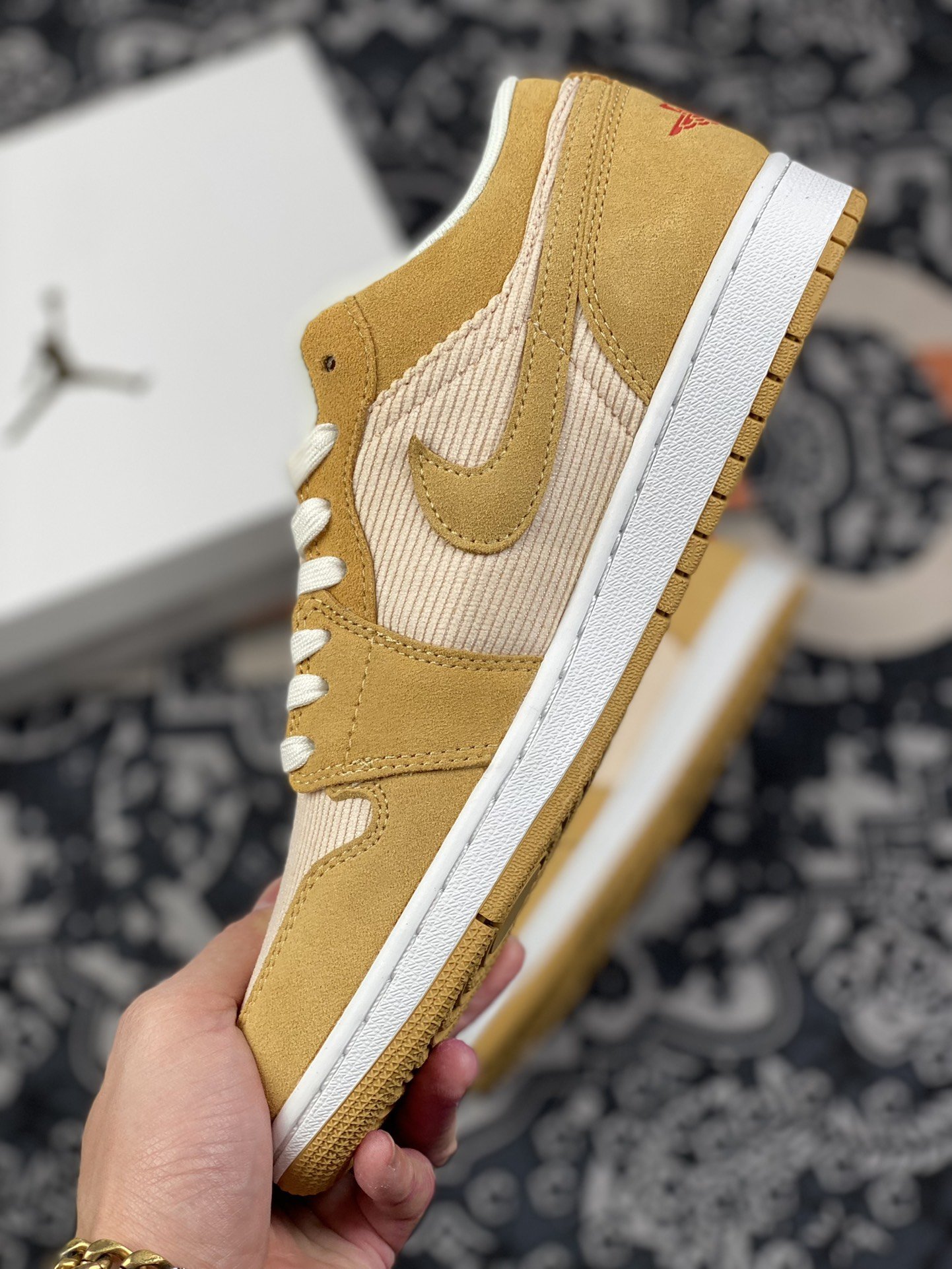 240 新版升级 Air Jordan 1 Low SE “Corduroy” 卡其色 DH7820-700